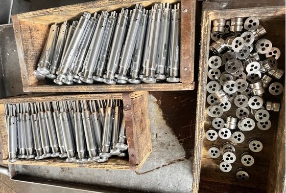 Многопуансонный инструмент для таблеточных прессов (многопуансонные матрицы и пуансоны) поставщик